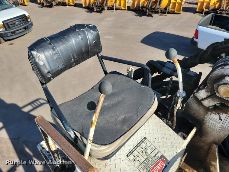 image for item NB9935 2005 Kenworth T300 log loader truck