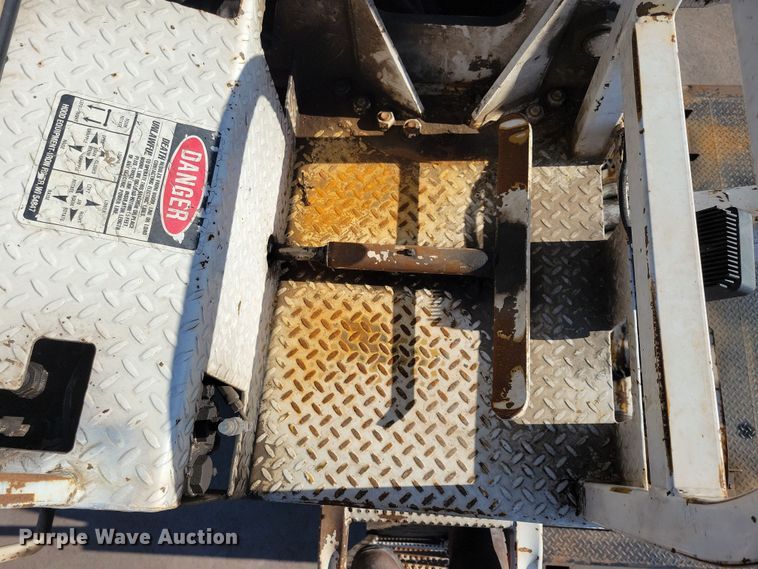 image for item NB9935 2005 Kenworth T300 log loader truck