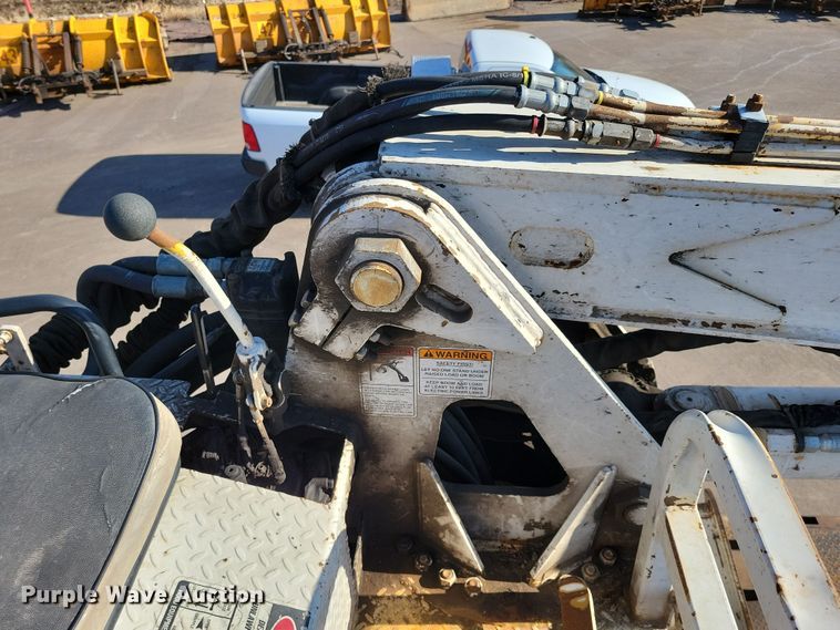 image for item NB9935 2005 Kenworth T300 log loader truck