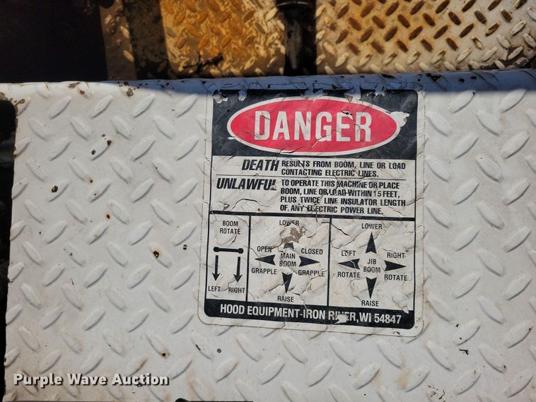 image for item NB9935 2005 Kenworth T300 log loader truck