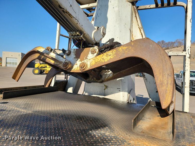 image for item NB9935 2005 Kenworth T300 log loader truck