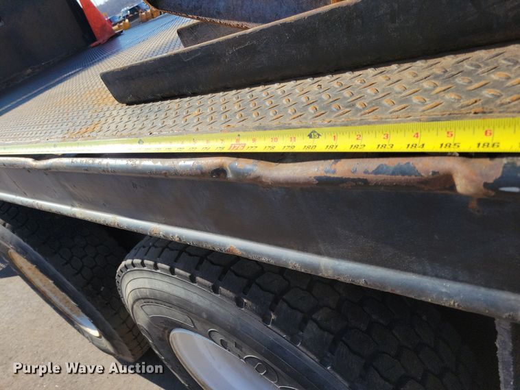 image for item NB9935 2005 Kenworth T300 log loader truck