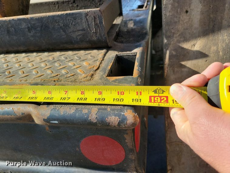 image for item NB9935 2005 Kenworth T300 log loader truck