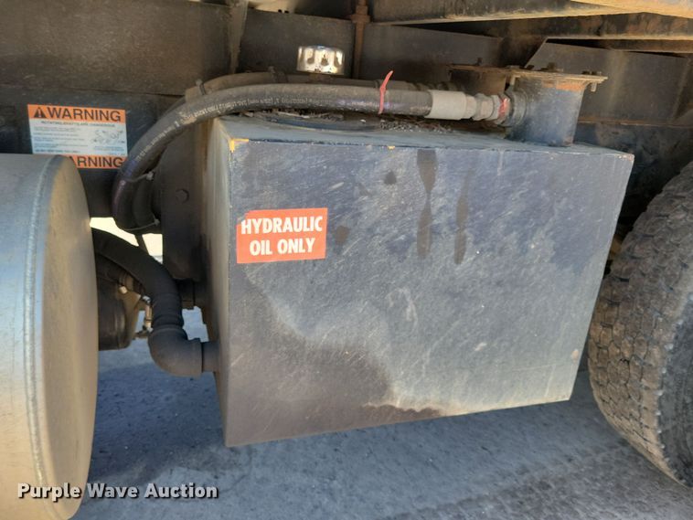 image for item NB9935 2005 Kenworth T300 log loader truck