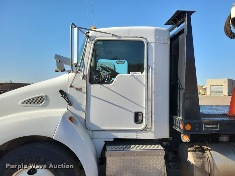 image for item NB9935 2005 Kenworth T300 log loader truck