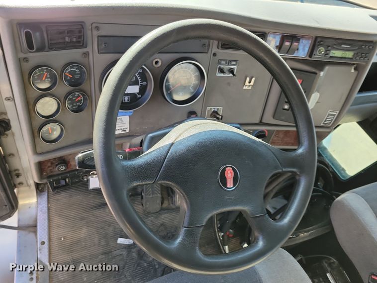 image for item NB9935 2005 Kenworth T300 log loader truck