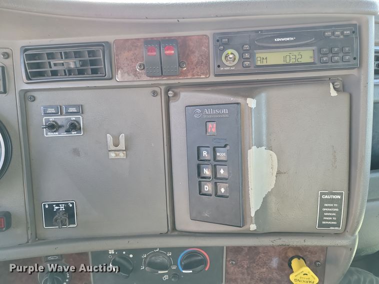 image for item NB9935 2005 Kenworth T300 log loader truck