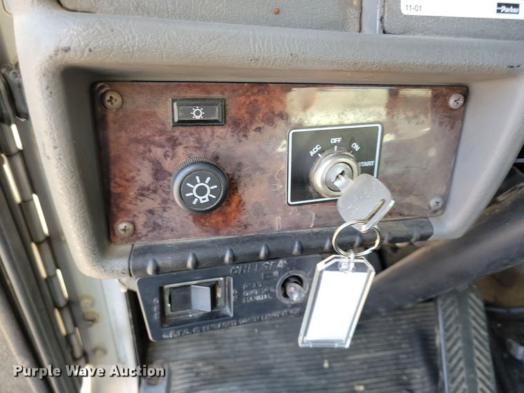 image for item NB9935 2005 Kenworth T300 log loader truck