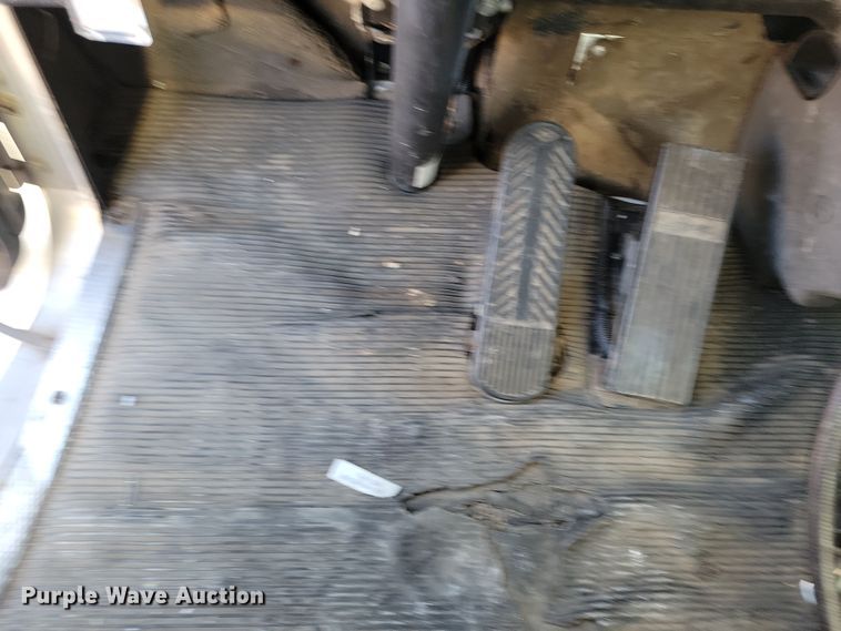 image for item NB9935 2005 Kenworth T300 log loader truck