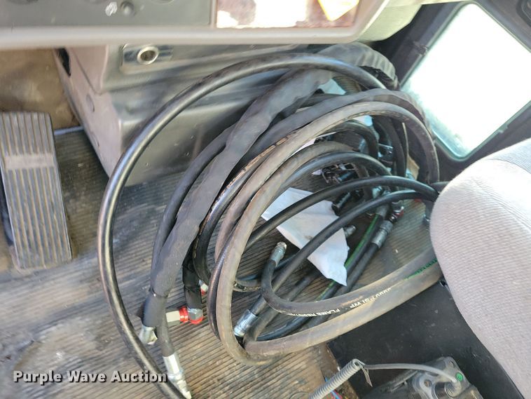 image for item NB9935 2005 Kenworth T300 log loader truck