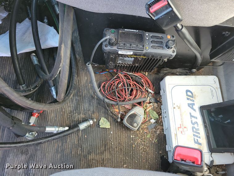 image for item NB9935 2005 Kenworth T300 log loader truck