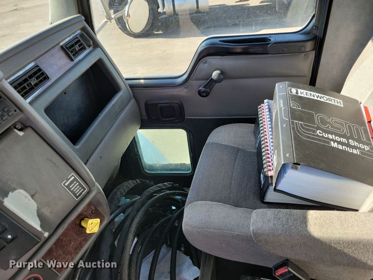 image for item NB9935 2005 Kenworth T300 log loader truck