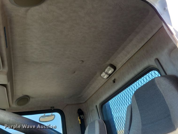 image for item NB9935 2005 Kenworth T300 log loader truck