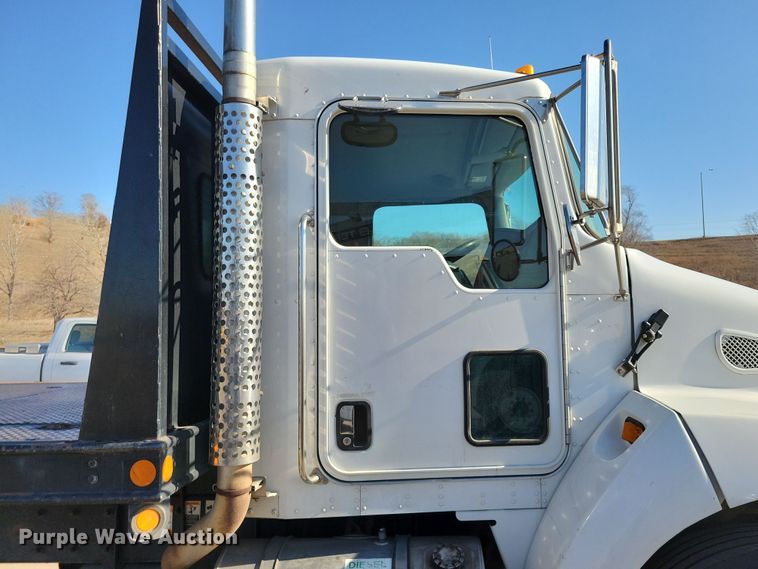 image for item NB9935 2005 Kenworth T300 log loader truck