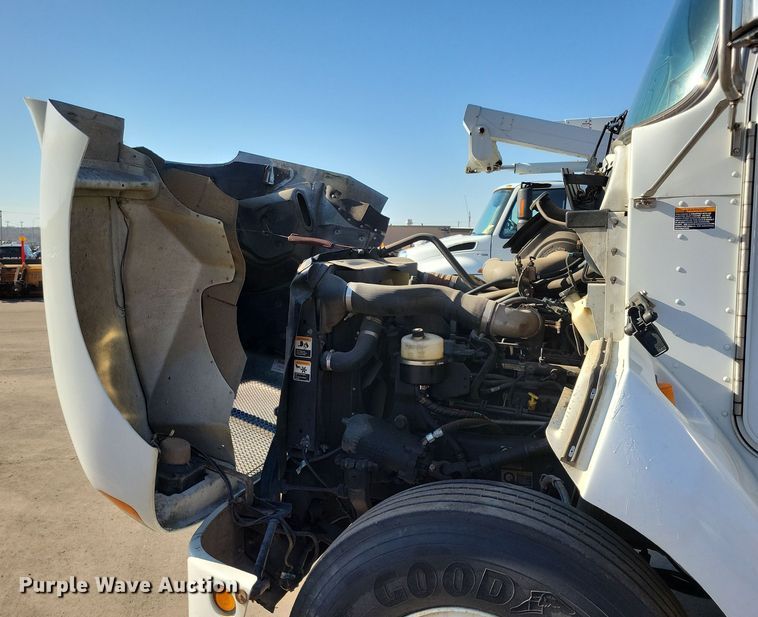 image for item NB9935 2005 Kenworth T300 log loader truck