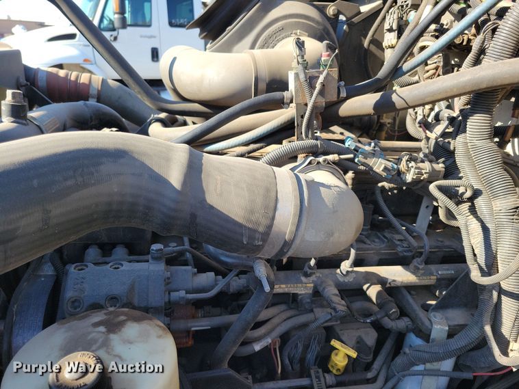 image for item NB9935 2005 Kenworth T300 log loader truck