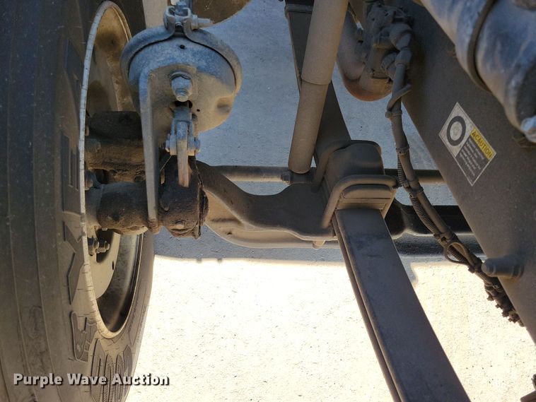 image for item NB9935 2005 Kenworth T300 log loader truck