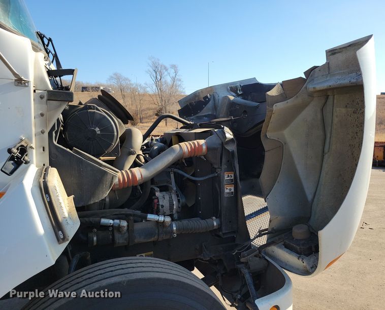 image for item NB9935 2005 Kenworth T300 log loader truck