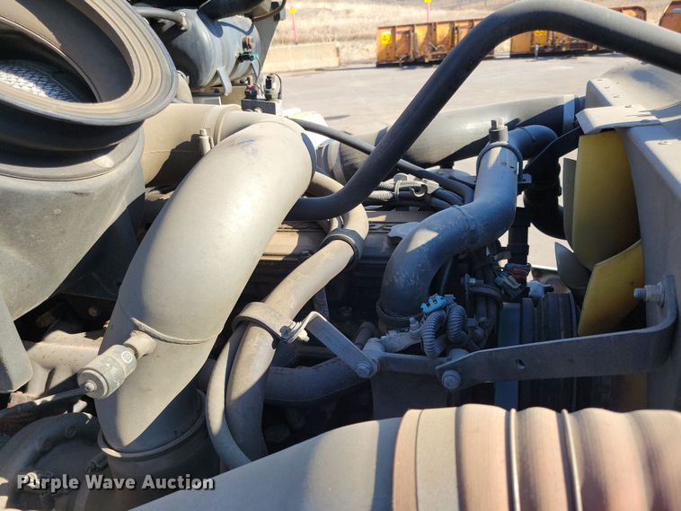 image for item NB9935 2005 Kenworth T300 log loader truck