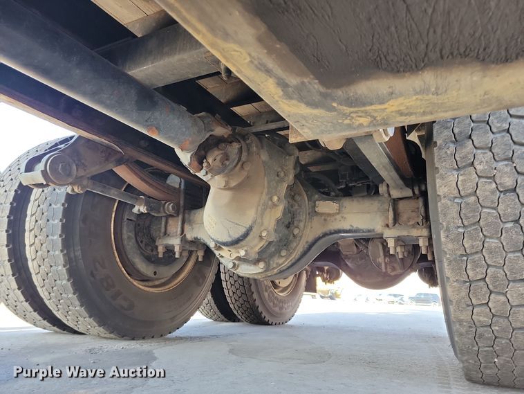 image for item NB9935 2005 Kenworth T300 log loader truck