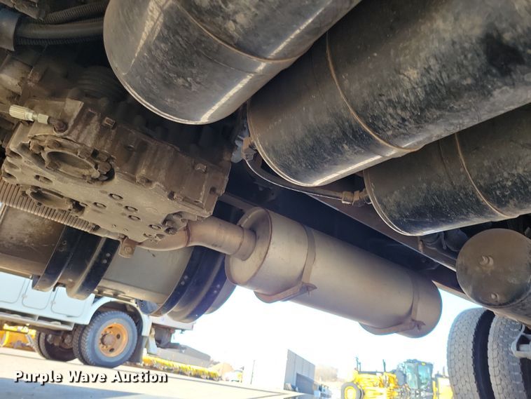 image for item NB9935 2005 Kenworth T300 log loader truck