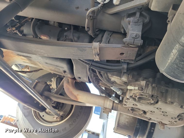 image for item NB9935 2005 Kenworth T300 log loader truck