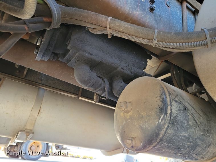 image for item NB9935 2005 Kenworth T300 log loader truck