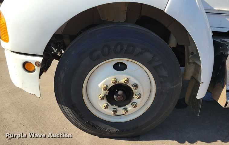 image for item NB9935 2005 Kenworth T300 log loader truck