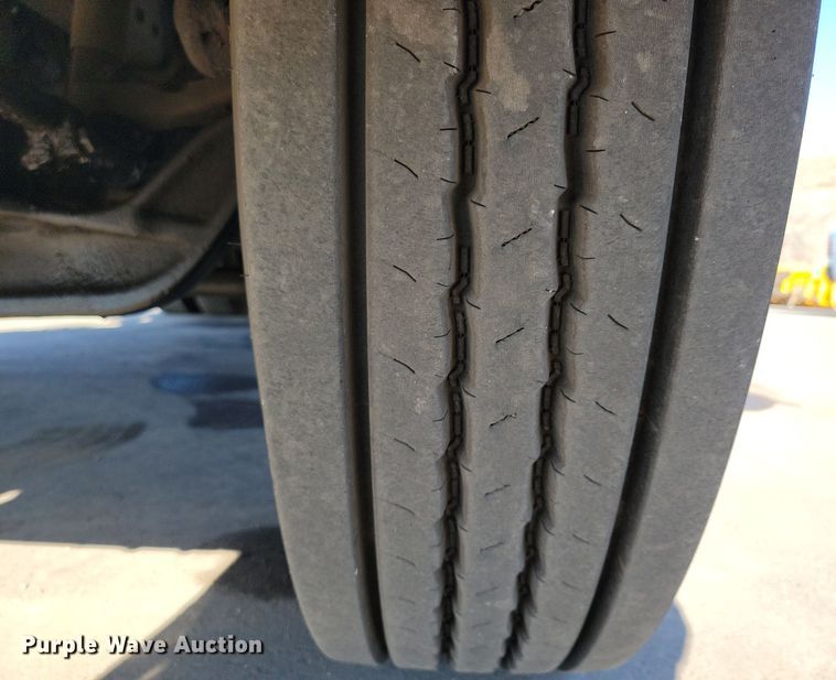 image for item NB9935 2005 Kenworth T300 log loader truck