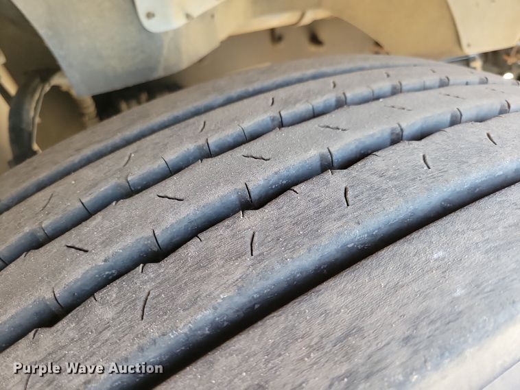 image for item NB9935 2005 Kenworth T300 log loader truck