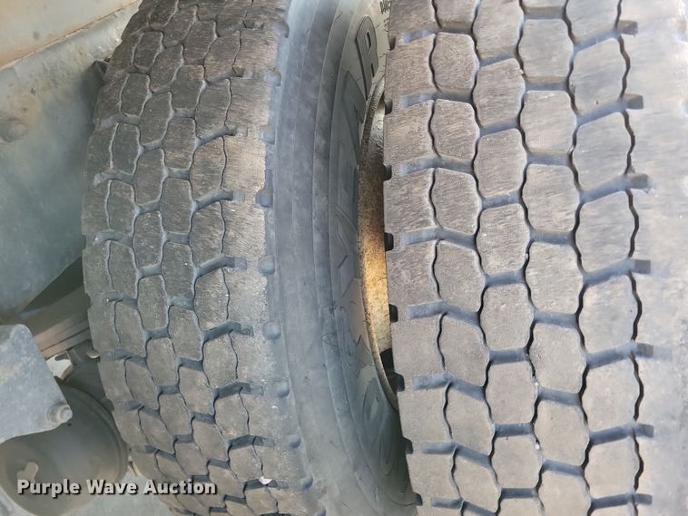 image for item NB9935 2005 Kenworth T300 log loader truck