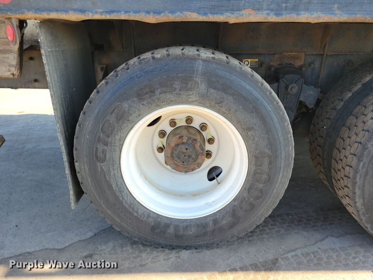 image for item NB9935 2005 Kenworth T300 log loader truck