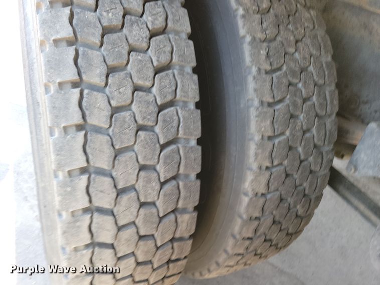 image for item NB9935 2005 Kenworth T300 log loader truck