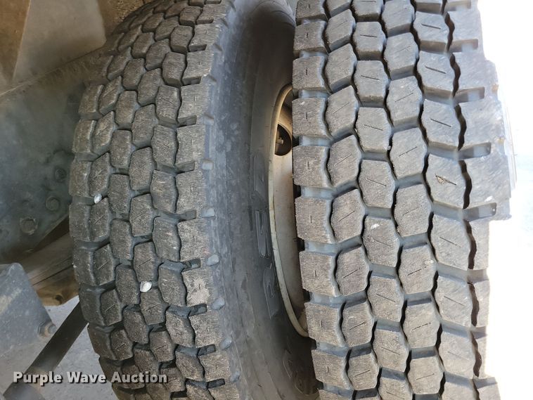 image for item NB9935 2005 Kenworth T300 log loader truck