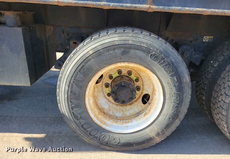 image for item NB9935 2005 Kenworth T300 log loader truck