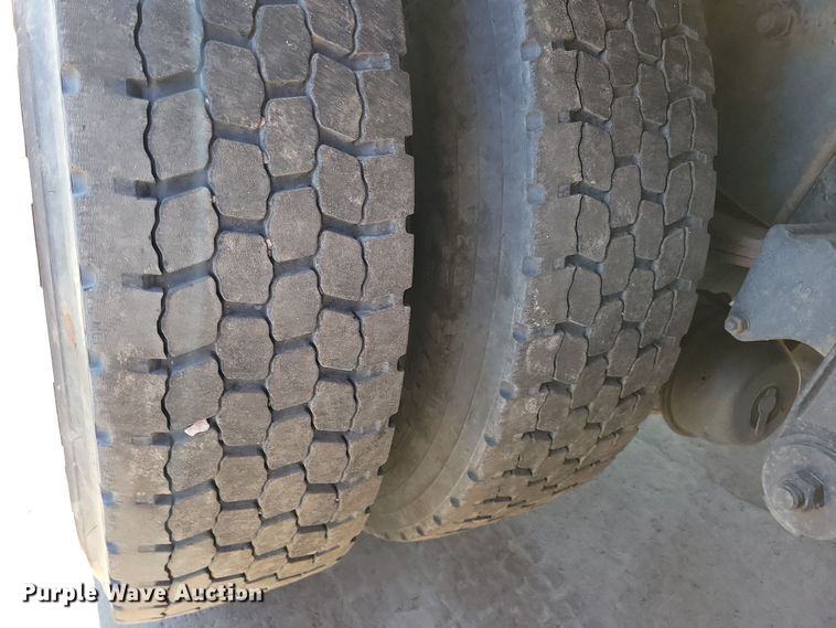 image for item NB9935 2005 Kenworth T300 log loader truck