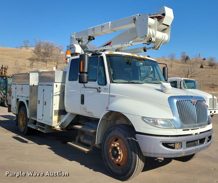 image for item NB9936 2010 International DuraStar 4400 bucket truck
