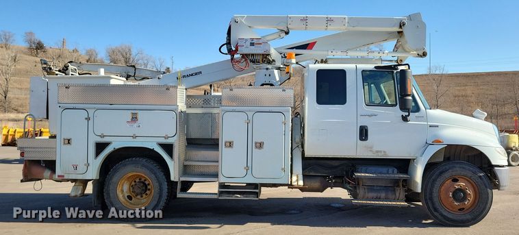 image for item NB9936 2010 International DuraStar 4400 bucket truck