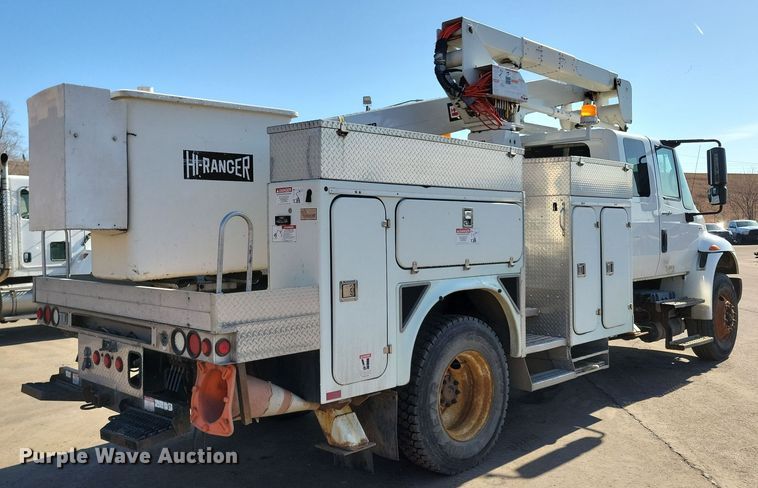 image for item NB9936 2010 International DuraStar 4400 bucket truck