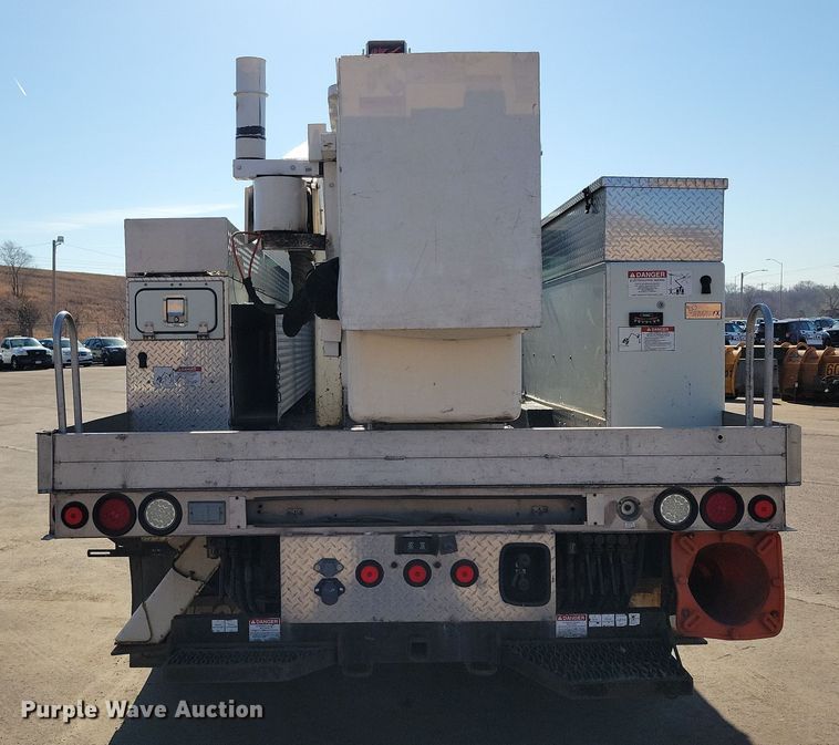 image for item NB9936 2010 International DuraStar 4400 bucket truck