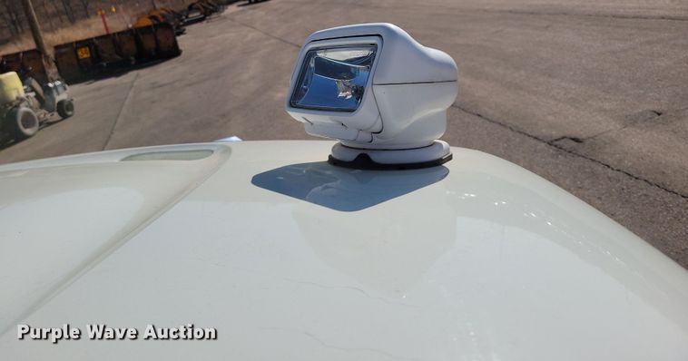 image for item NB9936 2010 International DuraStar 4400 bucket truck