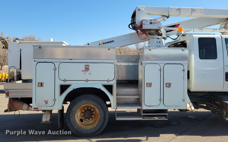 image for item NB9936 2010 International DuraStar 4400 bucket truck
