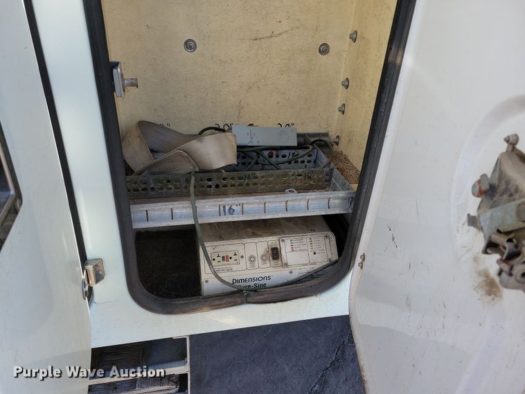 image for item NB9936 2010 International DuraStar 4400 bucket truck