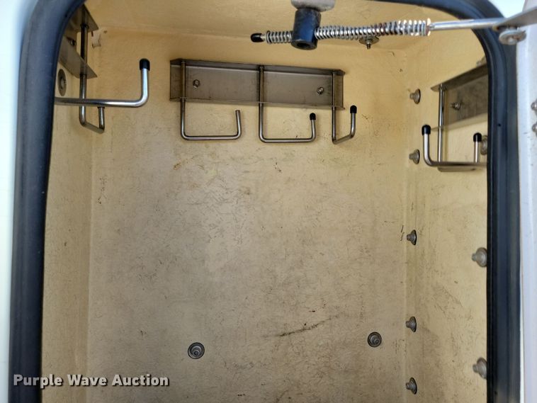 image for item NB9936 2010 International DuraStar 4400 bucket truck