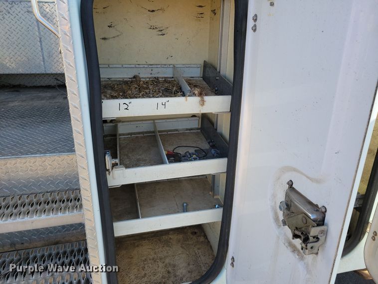 image for item NB9936 2010 International DuraStar 4400 bucket truck