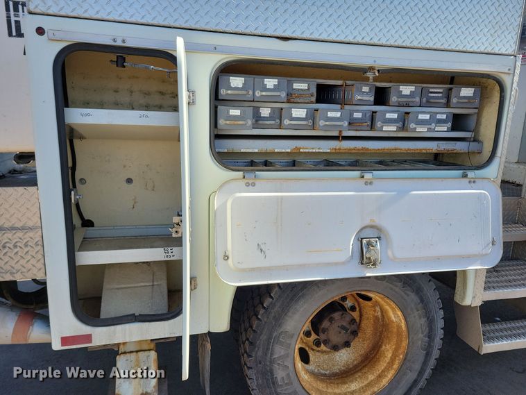 image for item NB9936 2010 International DuraStar 4400 bucket truck