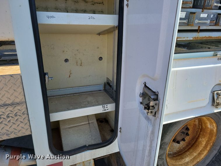 image for item NB9936 2010 International DuraStar 4400 bucket truck