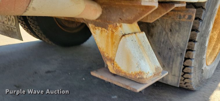 image for item NB9936 2010 International DuraStar 4400 bucket truck