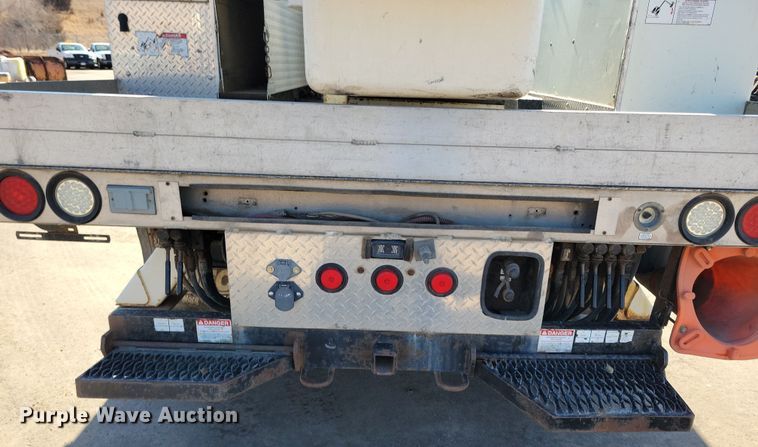 image for item NB9936 2010 International DuraStar 4400 bucket truck