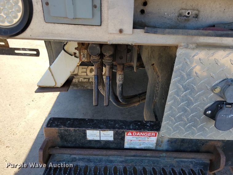 image for item NB9936 2010 International DuraStar 4400 bucket truck